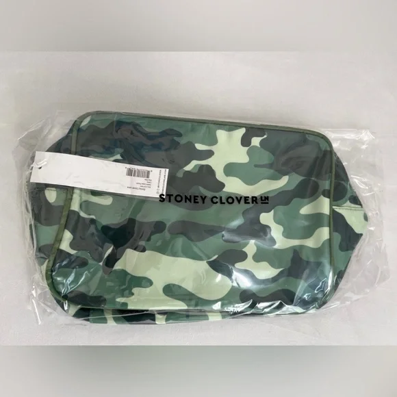 Stoney Clover Lane camo large pouch - Picture 1 of 3